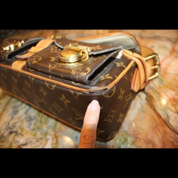 Louis Vuitton Hudson PM shoulder bag - Picture 6 of 13